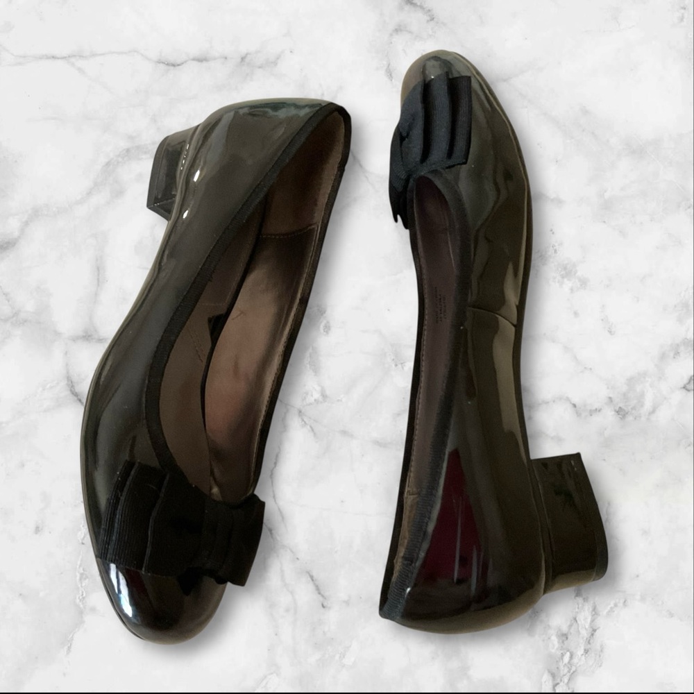 Adrienne Vittadini Black Patent Leather Flats with Bows Size 7 - Picture 4 of 15